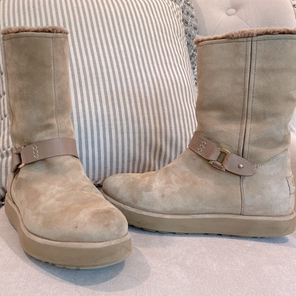 Beige UGG Boots - Women’s Size 7 - Picture 7 of 9